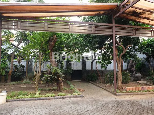 image RUMAH SEMI FURNISH, KOLAM RENANG PRIBADI & GARASI 2 MOBIL (2)