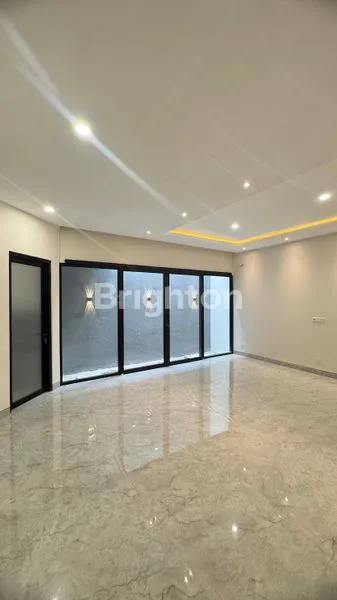 image RUMAH BARU GRESS CITRALAND WOODLAND SURABAYA BARAT – 2 LANTAI, 4+1 KT, HADAP UTARA (2)