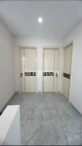 image RUMAH BARU GRESS CITRALAND WOODLAND SURABAYA BARAT – 2 LANTAI, 4+1 KT, HADAP UTARA (3)