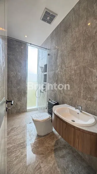 image RUMAH BARU GRESS CITRALAND WOODLAND SURABAYA BARAT – 2 LANTAI, 4+1 KT, HADAP UTARA (7)