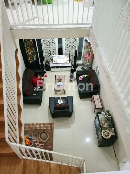 image DIJUAL RUMAH SIAP HUNI 2 LANTAI DI PINGGIR JALAN ASPAL (3)