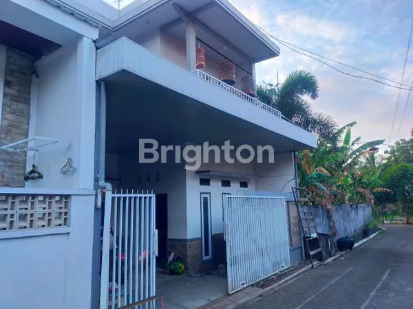 image DIJUAL RUMAH SIAP HUNI 2 LANTAI DI PINGGIR JALAN ASPAL (2)