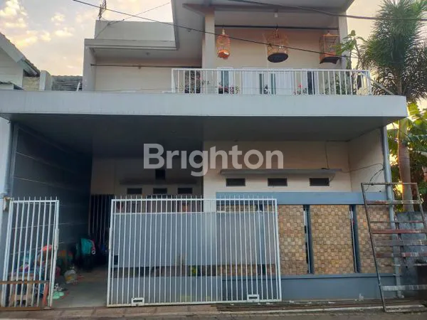 image DIJUAL RUMAH SIAP HUNI 2 LANTAI DI PINGGIR JALAN ASPAL (1)