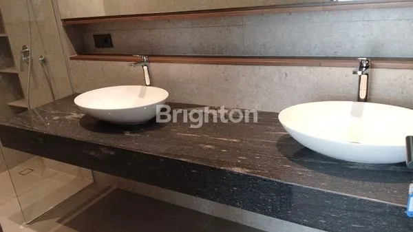 image RUMAH 3 LANTAI DI KEMANG, BEBAS BANJIR & LIFT (7)