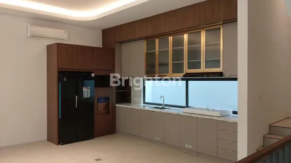 image RUMAH 3 LANTAI DI KEMANG, BEBAS BANJIR & LIFT (6)