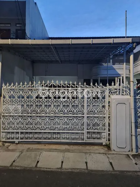 RUMAH PAVILIUN STRATEGIS DI KEBAYORAN BARU, DEKAT MRT