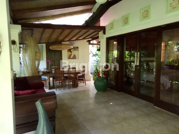 image DIJUAL VILLA MEWAH DI MERTASARI SANUR (3)