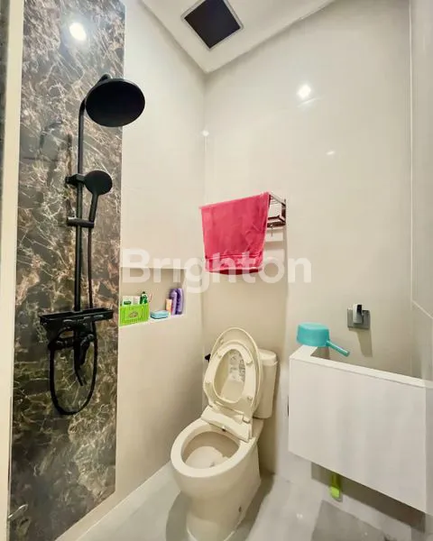 image RUMAH TERAWAT 2 LANTAI PLOSO TIMUR, TAMBAKSARI, SURABAYA TIMUR.\NSTRATEGIS DEKAT RAYA KALIJUDAN - KENJERAN - BRONGGALAN - KAPAS KRAMPUNG - MERR - DHARMAHUSADA INDAH, DLL.\N (6)