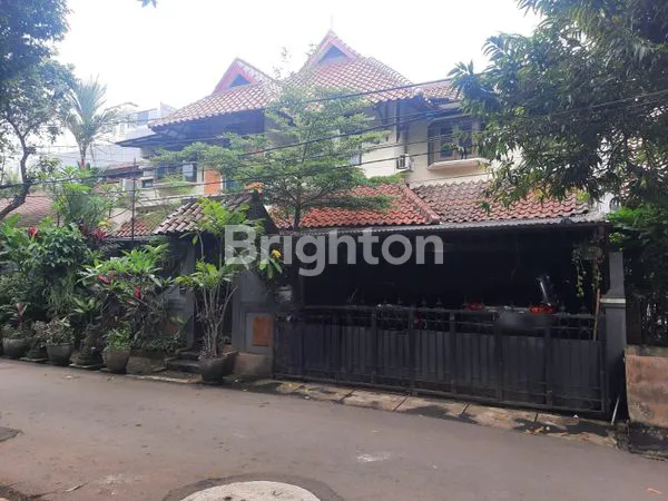 image RUMAH 2 LANTAI DI KEBAYORAN BARU, JAKARTA SELATAN. (1)
