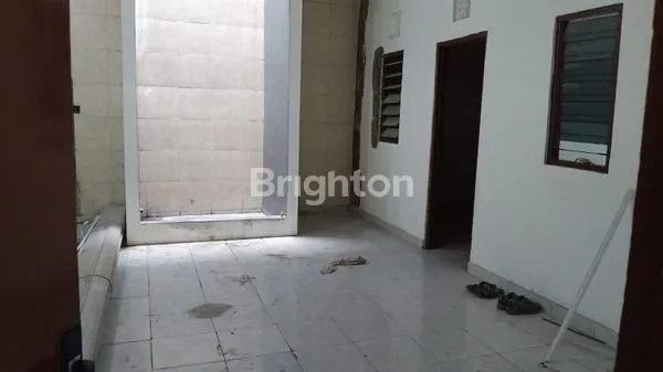 image DISEWAKAN TOKO DAN RUMAH TINGGAL DI BELAKANG TOKO  DI MONANG MANING (4)