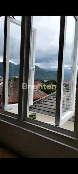image DIJUAL RUMAH 3 LANTAI FULL FURNISHED VIEW CANTIK AREA TENGAH KOTA BATU PERUMAHAN PESANGGRAHAN BATU POSISI STRATEGIS KAVLING DEPAN GAK MASUK2 (7)