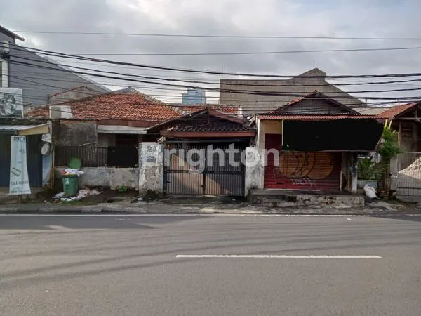 image RUMAH DI LOKASI STRATEGIS DAERAH TEBET BARAT JAKARTA SELATAN (2)