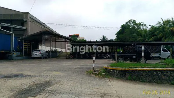 image GUDANG BESAR STRATEGIS SAMARINDA DENGAN LOADING DOK DAN SIAP PAKAI (3)