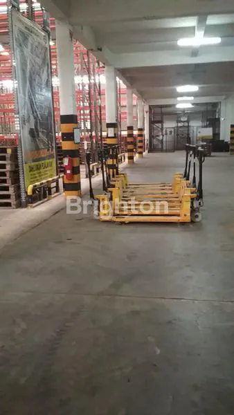 image GUDANG BESAR STRATEGIS SAMARINDA DENGAN LOADING DOK DAN SIAP PAKAI (7)