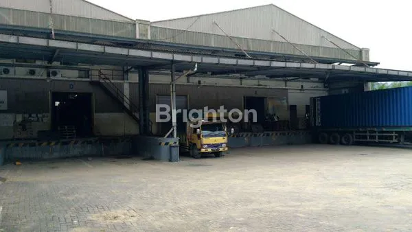image GUDANG BESAR STRATEGIS SAMARINDA DENGAN LOADING DOK DAN SIAP PAKAI (5)