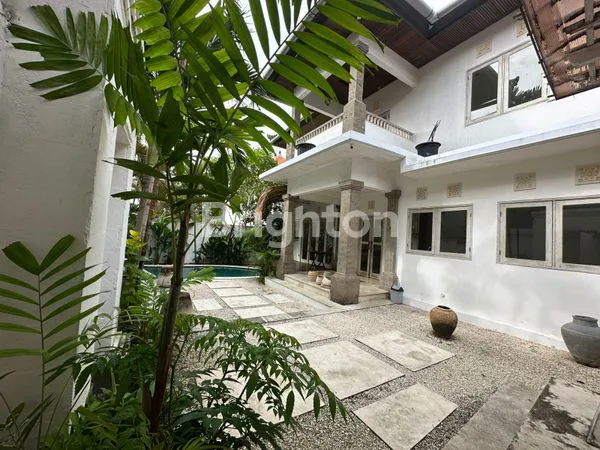 image DISEWAKAN RUMAH MEWAH 4 KAMAR TIDUR DI UMALAS – KELECUNG (1)