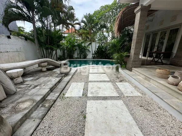 image DISEWAKAN RUMAH MEWAH 4 KAMAR TIDUR DI UMALAS – KELECUNG (8)