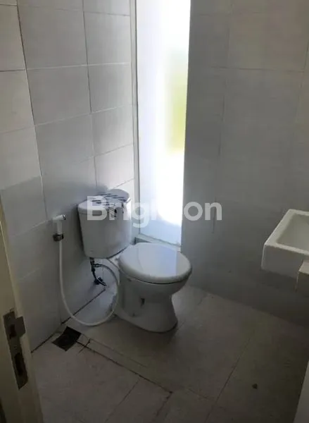 image RUMAH 2LT BARU FULL FUNISH TINGGAL BAWA KOPER FASILITAS KOLAM RENANG DAN DANAU (2)