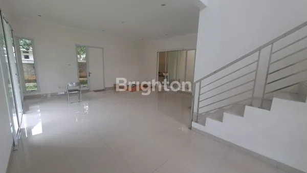 image RUMAH 2 LANTAI HALAMAN LUAS VIEW GUNUNG SIAP HUNI DI CLUSTER AGRENIA SENTUL CITY (4)