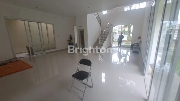 image RUMAH 2 LANTAI HALAMAN LUAS VIEW GUNUNG SIAP HUNI DI CLUSTER AGRENIA SENTUL CITY (2)