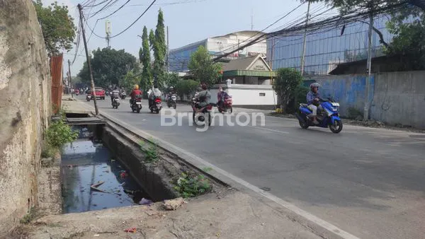 image GUDANG DAERAH KAPUK DEKAT PIK ELANG LAUT PINGGIR JALAN RAYA (4)