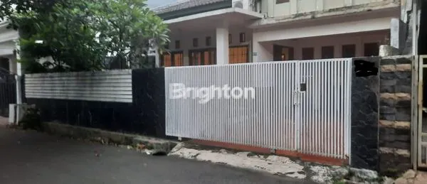 RUMAH DI KOMPLEK PONDOK BAMBU