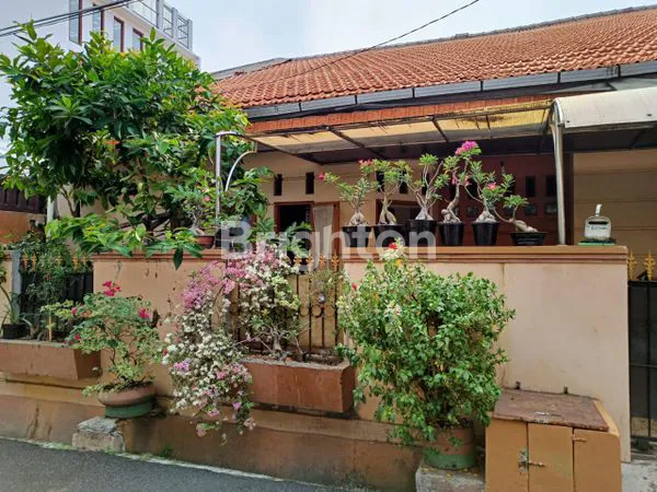 image RUMAH SIAP HUNI STRATEGIS DI PONDOK BAMBU JAKARTA TIMUR (2)