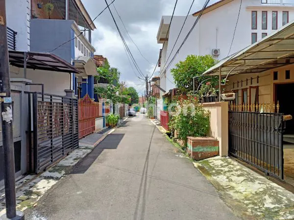 image RUMAH SIAP HUNI STRATEGIS DI PONDOK BAMBU JAKARTA TIMUR (8)