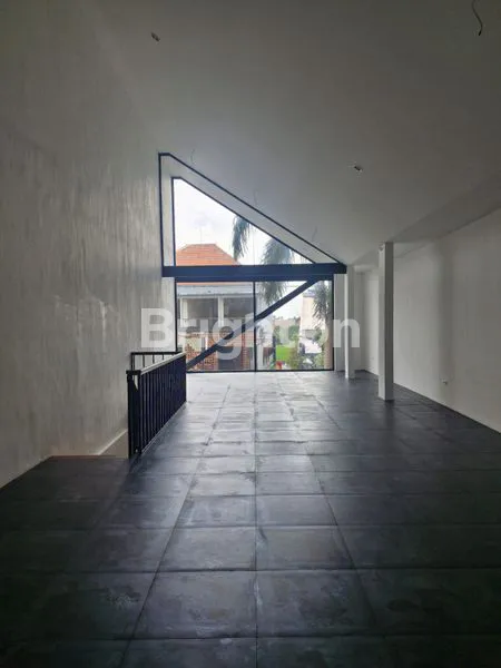 image RUKO PINGGIR JALAN AREA PANTAI BERAWA RAMAI PENGUNJUNG  (3)