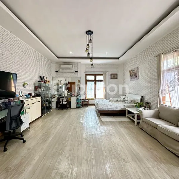 image RUMAH MEWAH 5 KT SIAP HUNI DI BUNCIT, LT 450M² (1)