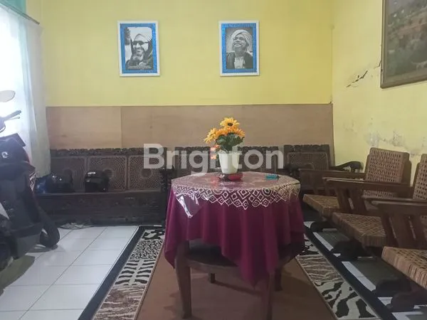 image RUMAH HOOK ANTIK DI SULFAT (3)