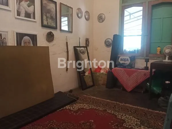 image RUMAH HOOK ANTIK DI SULFAT (4)