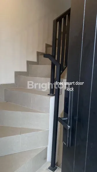 image RUMAH 2 LANTAI SIAP HUNI SURABAYA TIMUR (3)