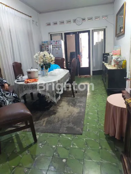 image DIJUAL RUMAH LAMA POSISI STRATEGIS KURANG LEBIH 400 M2 DIDAERAH PETOJO DALAM (2)