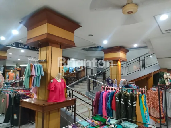 image TOKO FASHION 2 LANTAI STRATEGIS DI SOLO, LT 668M² (4)