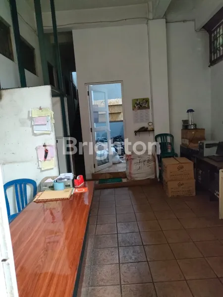 image TOKO FASHION 2 LANTAI STRATEGIS DI SOLO, LT 668M² (8)