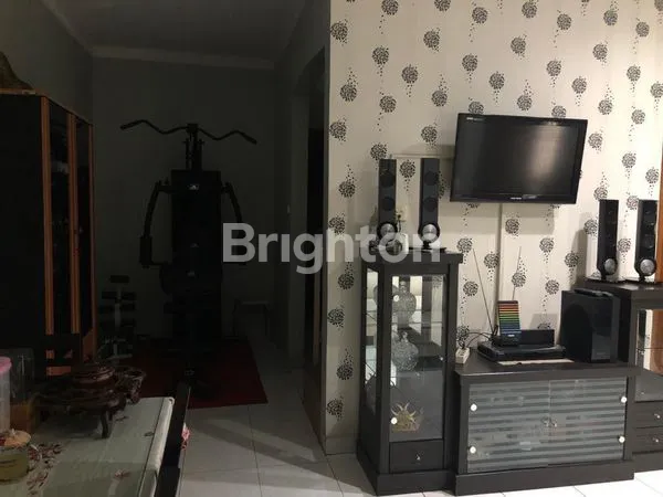 image DIJUAL CEPAT RUMAH 2 LANTAI SIAP HUNI DI VILLA JAPOS, LT 210M² (2)