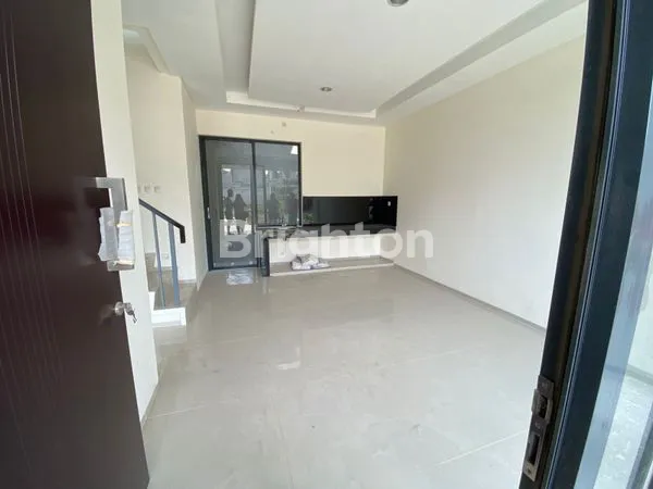 image RUMAH 2 LANTAI STRATEGIS, 5 MENIT KE GADING SERPONG (2)