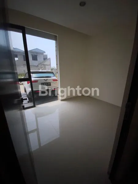 image RUMAH 2 LANTAI STRATEGIS, 5 MENIT KE GADING SERPONG (4)