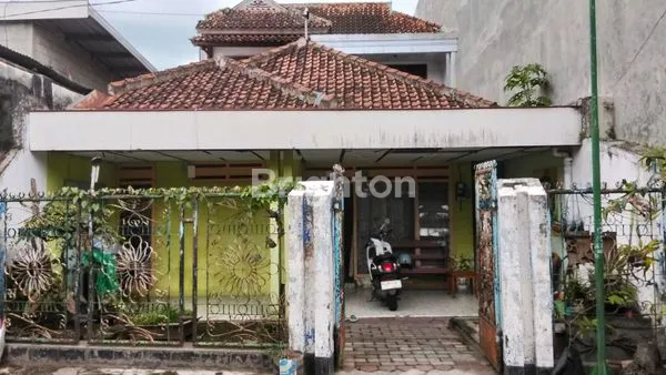 image RUMAH 2 LANTAI, LOKASI STRATEGIS DI TENGAH KOTA TULUNGAGUNG  (1)