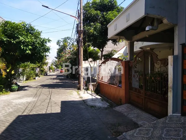 image RUMAH LAMA GUNUNG ANYAR BEBAS BANJIR, LINGKUNGAN TENANG DAN NYAMAN, DEKAT TOL TAMBAK SUMUR DAN MERR (1)