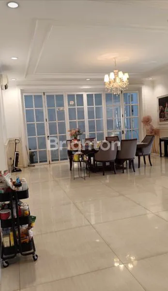 image RUMAH BERGAYA AMERIKA, LT 245 LB 550 DI TANGERANG (3)