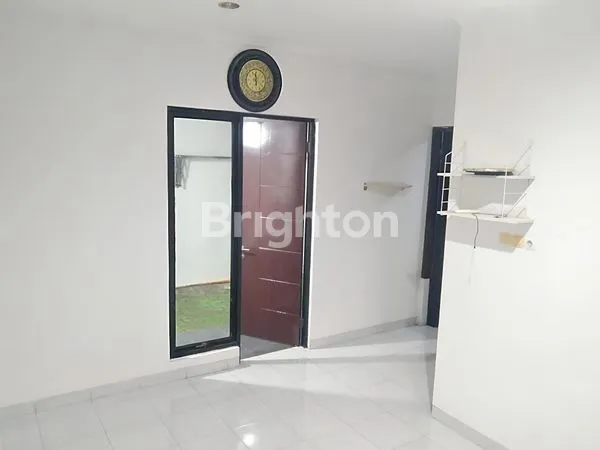 image RUMAH 2 LANTAI DI SEPATAN, 3+1 KT & SHM (4)