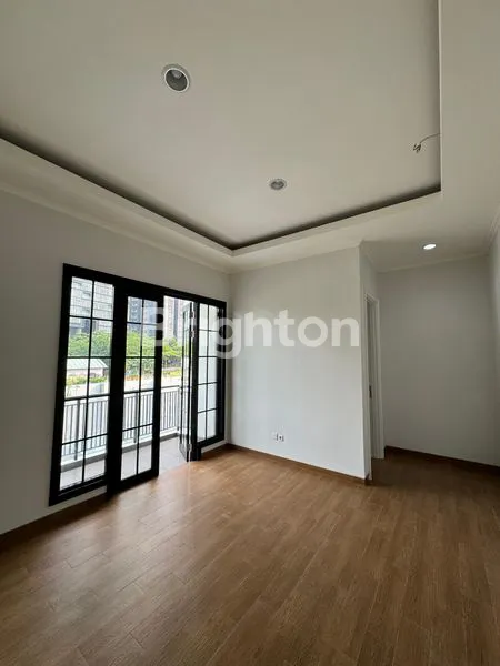 image RUMAH 3 LANTAI DI ALAM SUTERA, 5+1 KT & 231 M² LB (3)