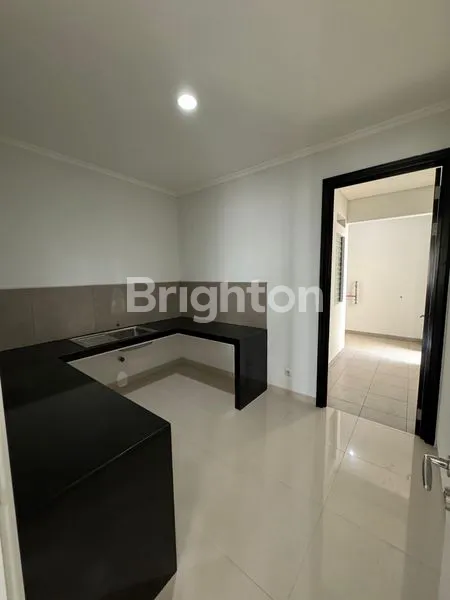 image RUMAH 3 LANTAI DI ALAM SUTERA, 5+1 KT & 231 M² LB (5)