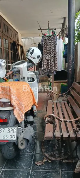 image RUMAH HOEK STRATEGIS DI GELONG BARU, LT/LB 165M² (2)