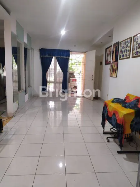 image DIJUAL RUMAH DEPAN TAMAN KOTA WISATA (6)