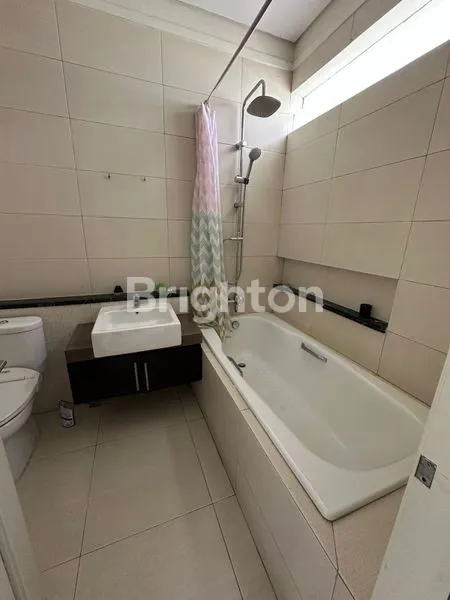 image RUMAH MEWAH TERAWAT SIAP HUNI (2)