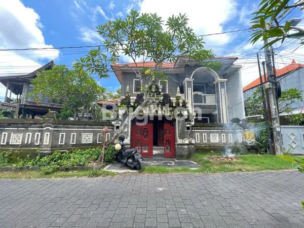 image DIJUAL/DISEWA RUMAH LUAS OLD MONEY STYLE DI JIMBARAN (1)