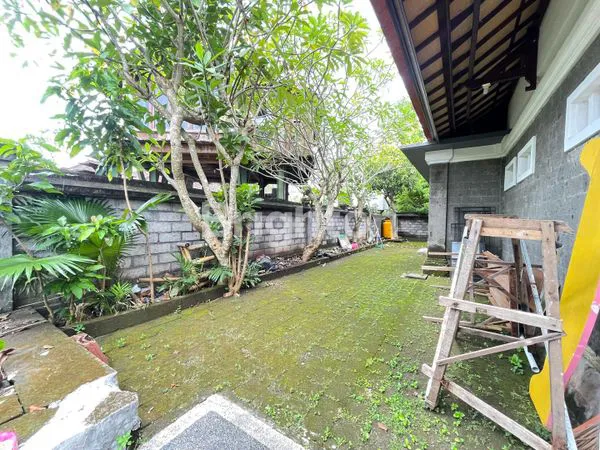 image DIJUAL/DISEWA RUMAH LUAS OLD MONEY STYLE DI JIMBARAN (2)